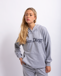SUDADERA OVERSIZE CON BORDADO SAN DIEGO