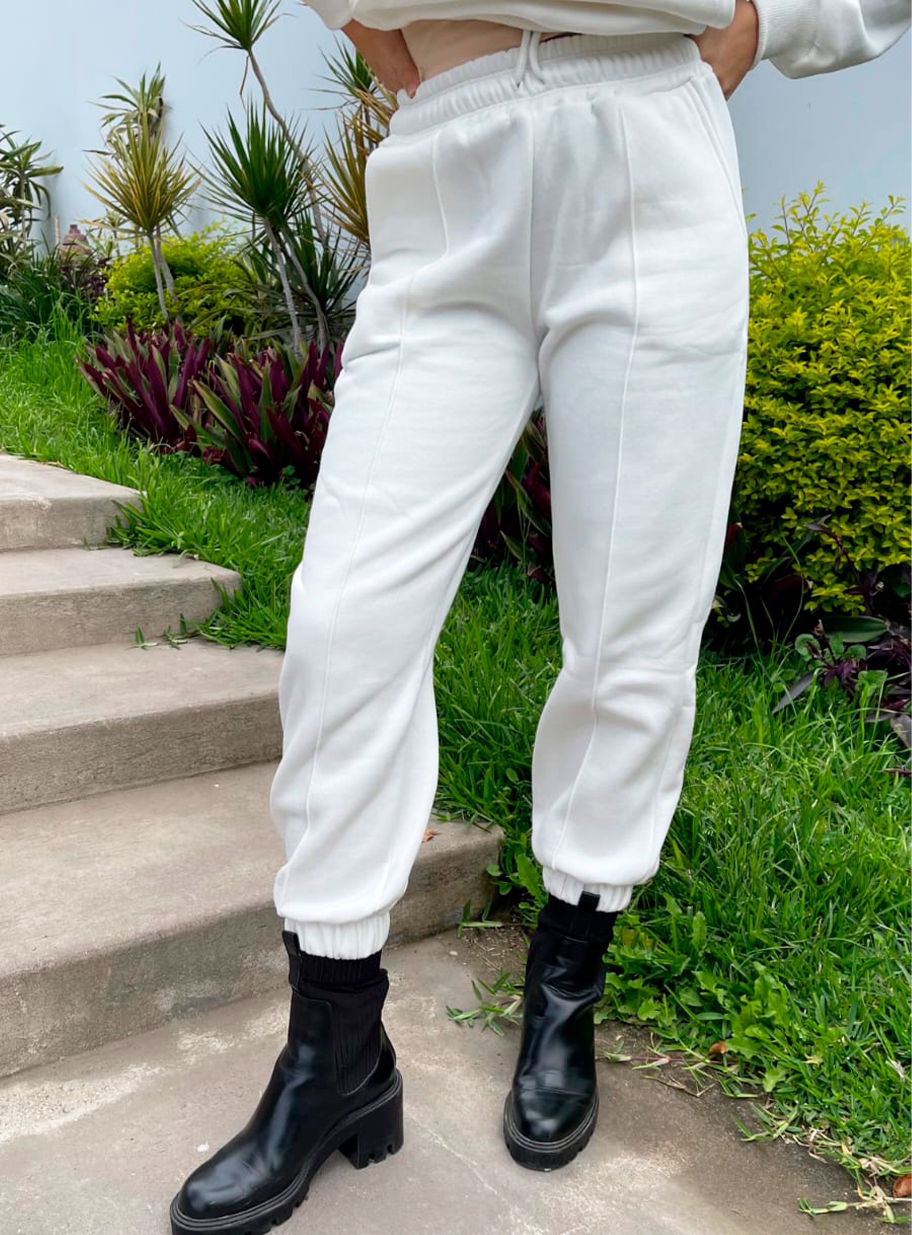 Jogger color hueso best sale
